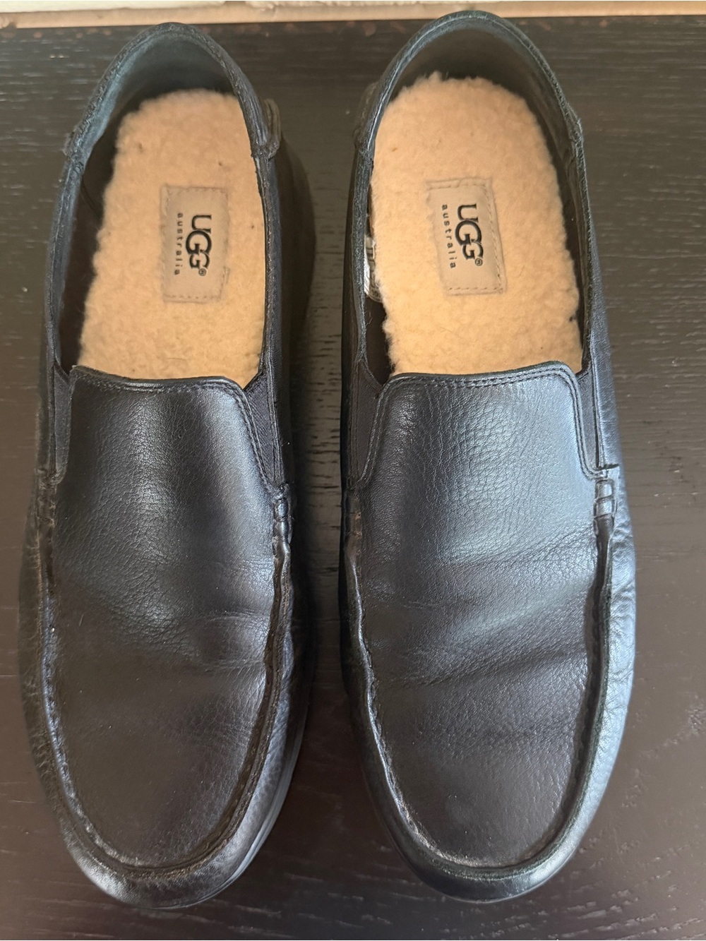UGG Colston Men’s 10.5 Black Leather Slip On Loafers Shoes Fur Lined Comfort